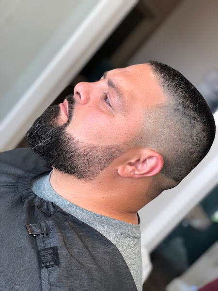 Barbero Men's Grooming